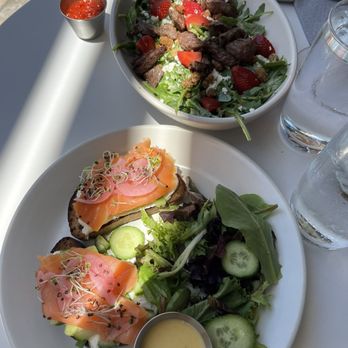 True Food Kitchen - Strawberry salad with steak and brunch menu smoked salmon toast - New American Near Me - Los Angeles, California
