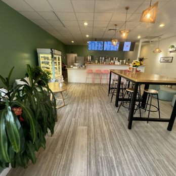 Uni Sweets Bakery and Tea - Custom Cakes Near Me - Honolulu, Hawaii