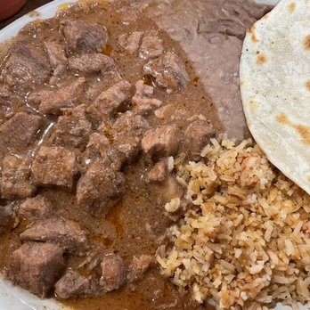 Mama Chole's - Carne Guisada Plate - Mexican Near Me - Leakey, Texas