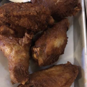 Offshore Ale - Offshore's Famous Wings (6) - Breweries Near Me - Oak Bluffs, Massachusetts