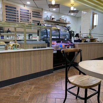 Bakesale Treat Parlor - Bakeries Near Me - Wichita, Kansas