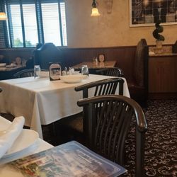 Antonio's Piccolo Ristorante - Sample of the dining room seating