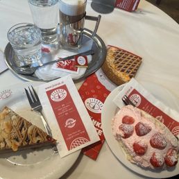 Famous Linzer Torte, Erdbeer Omelet and Latte Macchiato.