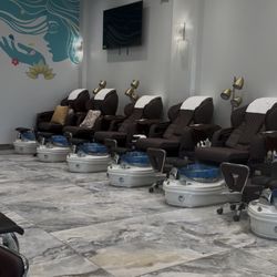 T Zen Nails Spa - Pedicure stations