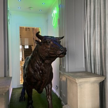 The Exhibitionist Hotel - More art in the entrance - Hotels Near Me - London, XGL The Exhibitionist Hotel - More art in the entrance - Hotels Near Me - London, XGL