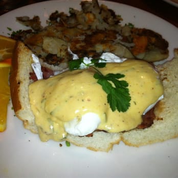 Plums Cafe - Santa fe eggs Benedict - Breakfast & Brunch Near Me - Costa Mesa, California