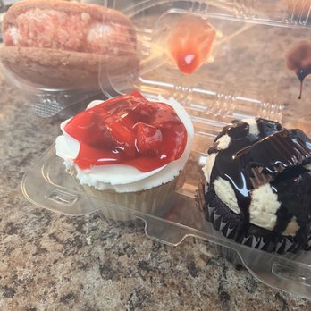 mix ‘n Sweetz Bakury - Strawberry Strawberry Shortcake Cupcake - Bakeries Near Me - Waldorf, Maryland mix ‘n Sweetz Bakury - Strawberry Strawberry Shortcake Cupcake - Bakeries Near Me - Waldorf, Maryland