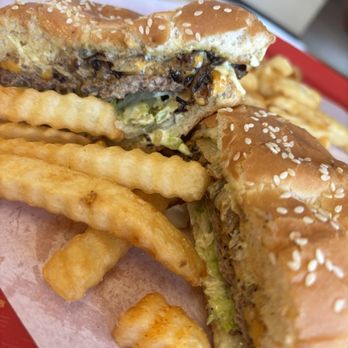 Super Burger Drive In - Deluxe burger with grilled onions no tomato - New American Near Me - Gilroy, California