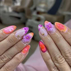 DT Nails