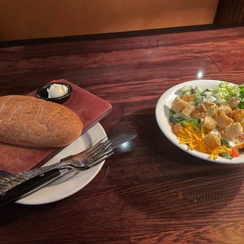 LongHorn Steakhouse - Perfect salad and tasty bread! Mixed Greens Salad - Barbeque Near Me - Warner Robins, Georgia LongHorn Steakhouse - Perfect salad and tasty bread! Mixed Greens Salad - Barbeque Near Me - Warner Robins, Georgia