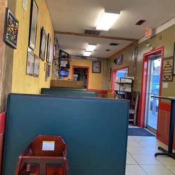 Sabor A Mexico - Partial view of restaurant, between lunch and dinner crowds. Dec, 2025. - Mexican Near Me - Mineral, Virginia