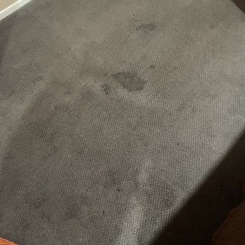 Lamp Liter Inn - Filthy carpet - Hotels Near Me - Visalia, California