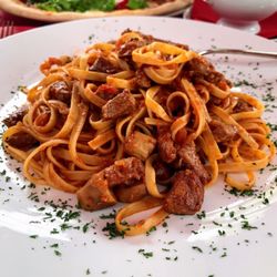 Fettuccine Agnello mit steinpilzen.