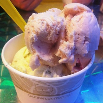 Alimento - Double scoop cup os Strawberry and Butter Pecan - Italian Near Me - San Francisco, California