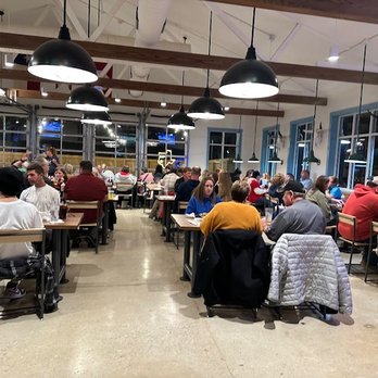Hank’s Texas BBQ - Huge indoor dining area with outdoor access and friends everywhere - Barbeque Near Me - Delaware, Ohio