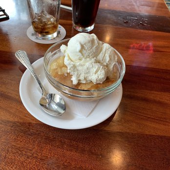 Three Li'l Pigs Barbeque - Apple Cobbler - Barbeque Near Me - Daleville, Virginia