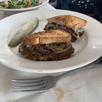 Boston Yacht Club - Beef tip grilled cheese sammich - Boating Near Me - Marblehead, Massachusetts Boston Yacht Club - Beef tip grilled cheese sammich - Boating Near Me - Marblehead, Massachusetts