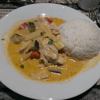 Aiyara - Curry rouge au poulet (8,50€ le midi) - Thai Near Me - Paris, 75