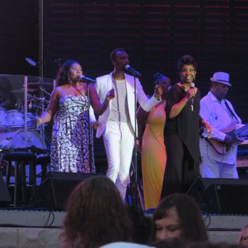 RiverEdge Park - Gladys Knight, 8/18/18 - Parks Near Me - Aurora, Illinois