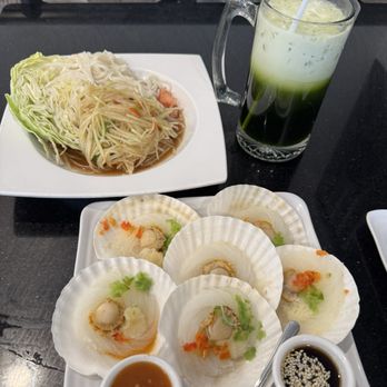 Rose Garden - Papaya salad, scallops and green Thai tea - Thai Near Me - Redding, California Rose Garden - Papaya salad, scallops and green Thai tea - Thai Near Me - Redding, California