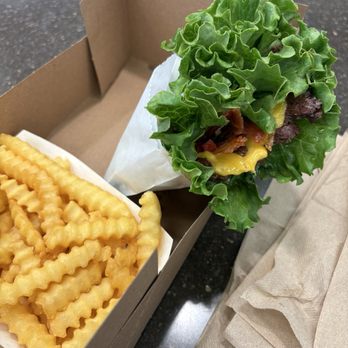 Shake Shack - Fries and burger - Burgers Near Me - Pittsburgh, Pennsylvania Shake Shack - Fries and burger - Burgers Near Me - Pittsburgh, Pennsylvania