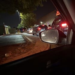 Portillo's Oak Lawn - Drive thru line for dashers