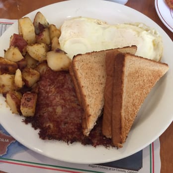 Frescafe - Hash and eggs with wheat toast and home fries - American Near Me - Framingham, Massachusetts