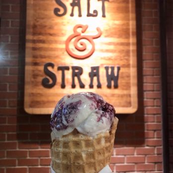 Salt & Straw - Flavor Vault Series: Wild Foraged Berry Pie - Ice Cream & Frozen Yogurt Near Me - Seattle, Washington Salt & Straw - Flavor Vault Series: Wild Foraged Berry Pie - Ice Cream & Frozen Yogurt Near Me - Seattle, Washington