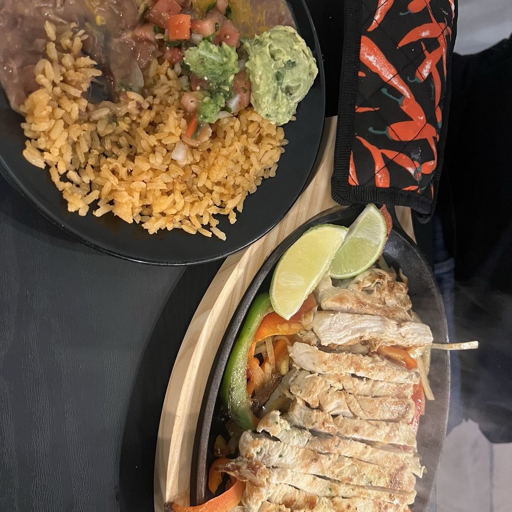 Calle Chile New Mexico Grille - Chicken fajitas - New Mexican Cuisine Near Me - Mesa, Arizona Calle Chile New Mexico Grille - Chicken fajitas - New Mexican Cuisine Near Me - Mesa, Arizona