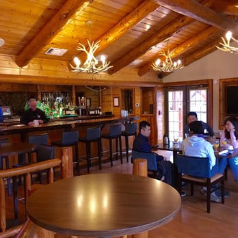 Holiday Inn The Lodge at Big Bear Lake - The bar. - Big Bear, CA