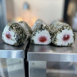 En Fuego Grill - Furikake Musubi w/ ume