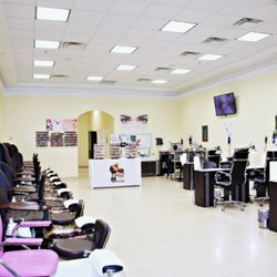 Deluxe Nails & Spa