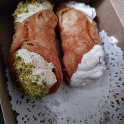 Mercato on Main - Pistachio cannoli and chocolate chip cannoli