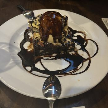 Wood-n-Tap - Fudge Nut Brownie - New American Near Me - Rocky Hill, Connecticut Wood-n-Tap - Fudge Nut Brownie - New American Near Me - Rocky Hill, Connecticut