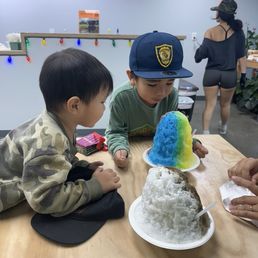 Rainbow & hojicha/haupia shave ice