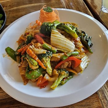 Lum Thai - Street Noodles with Vegetables - Stir-fried wide rice noodles with string beans, bamboo shoots, nger root, carrots, and sweet basil leaves - Thai Near Me - Gaithersburg, Maryland
