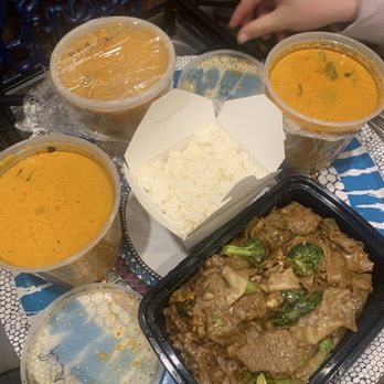Phra Ram 9 - Red Curry Pad See Ew - Thai Near Me - La Mesa, California Phra Ram 9 - Red Curry Pad See Ew - Thai Near Me - La Mesa, California