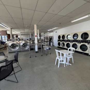 Holiday Cleaners - Lots of Machines - Laundry Services Near Me - Grand Junction, Colorado