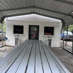 Jones Bar-B-Q Diner - Outside table