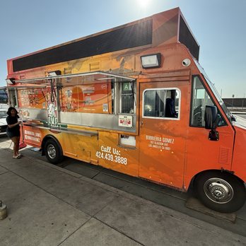 Birrieria Gomez - Birria Gomez!! Best in the city!! - Food Trucks Near Me - Lennox, California