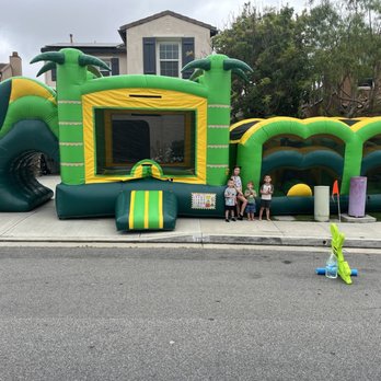 Bounce Time Jumps - The neighbor kiddos enjoying it before pickup the day after the party :) - Party Supplies Near Me Bounce Time Jumps - The neighbor kiddos enjoying it before pickup the day after the party :) - Party Supplies Near Me