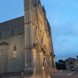 Cantina Foresi di A. - Wine and view of the dome