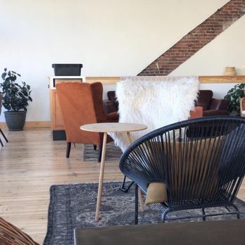 Hello Juice - How could you not want to come and hang out in this space with an açaí bowl?? - Juice Bars & Smoothies Near Me - St. Louis, Missouri Hello Juice - How could you not want to come and hang out in this space with an açaí bowl?? - Juice Bars & Smoothies Near Me - St. Louis, Missouri