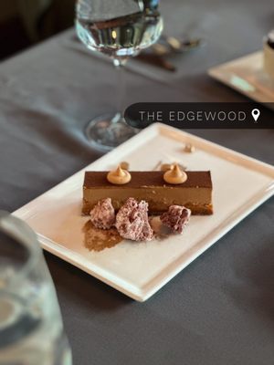 Edge Restaurant & Lounge by null
