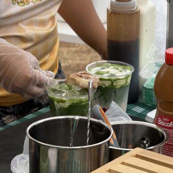 Chillex Pops - Placing the adorable cinnamon roll - Street Vendors Near Me