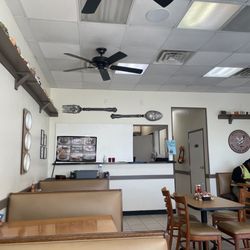 Classic BJ's Cafe - Spotless clean! They have a lot of to go customers comes in.