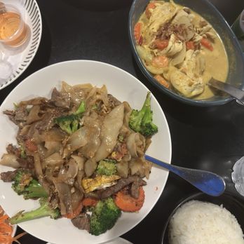 Thai Belly - Pad See-ew, curry - Thai Near Me - Anaheim, California