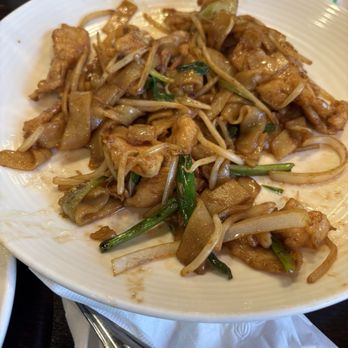 Sushi Freedom - Lo Mein with chicken - Sushi Bars Near Me - Silver Spring, Maryland