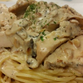 Win-Spuntino - Chicken Alfredo. Creamy goodness - Italian Near Me - Honolulu, Hawaii