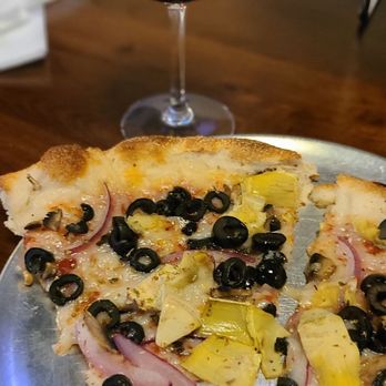 Pizza Bros - Pizza vegan house wine - Pizza Near Me - Chattanooga, Tennessee